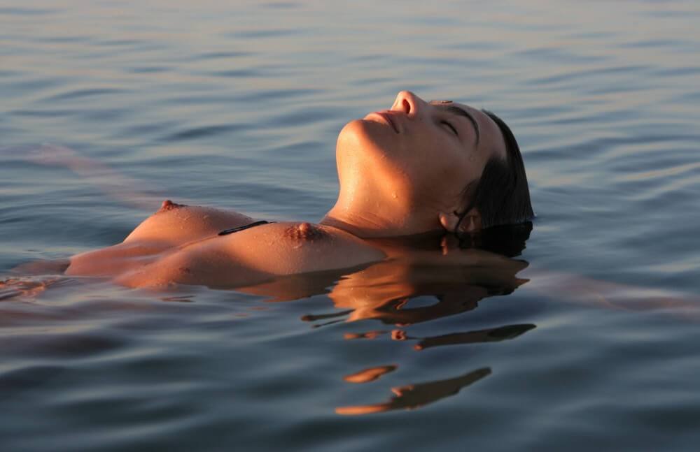 Sunlight Water to the Night pics - This is how naturism culture manifests itself