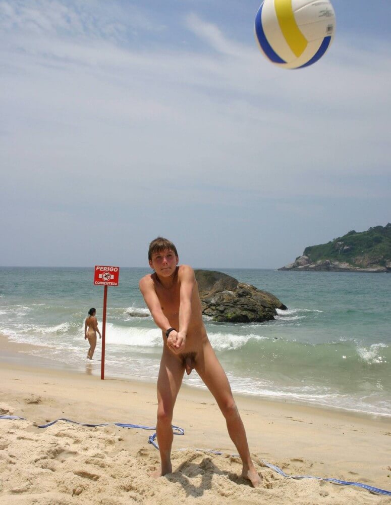 Brazilian val-ball goddess - Love for oneself and nature as the foundation of the naturist lifestyle