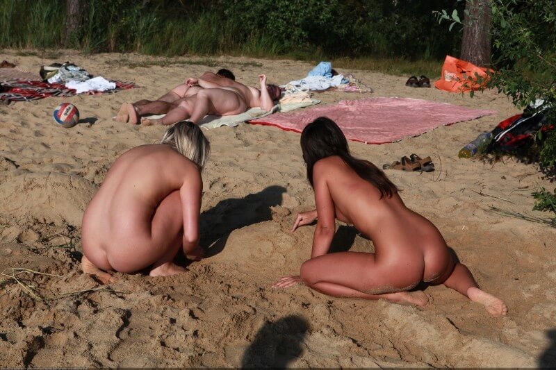 Creekside activity Big Photo gallery - We are naked in the bosom of nature
