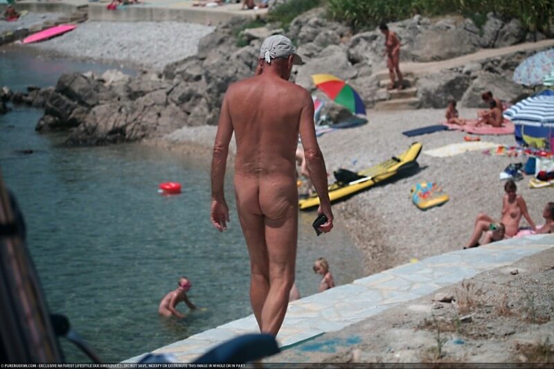 Nudist Shore Walking pics - Home naturism in all its glory