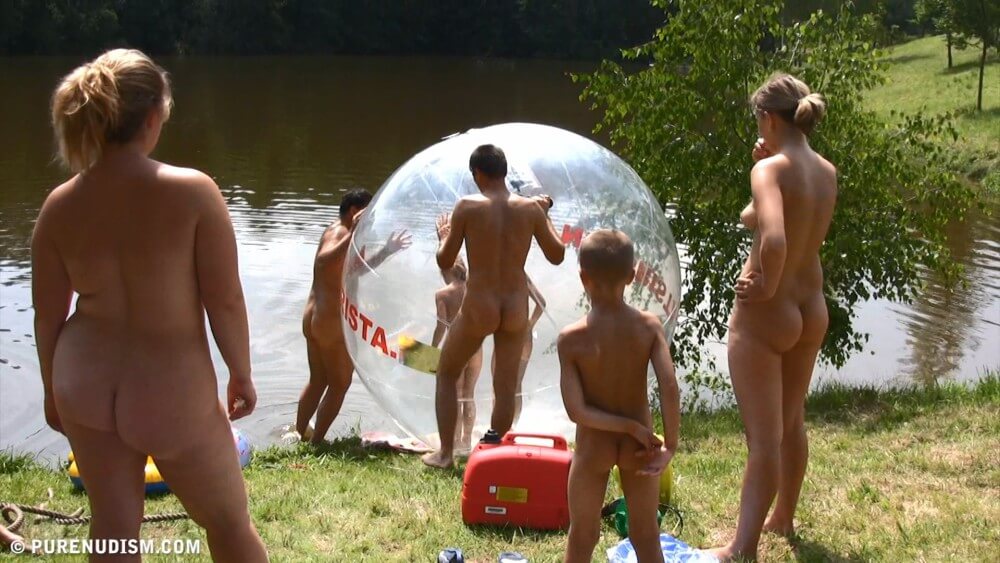 Aqua Nude Relaxation Full HD - Ordinary people as naturists