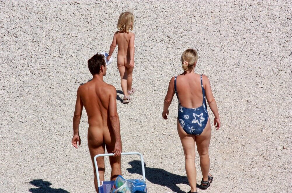 Beach Voyage Nudism Life pics - People seek self-development and peace of mind through nudism