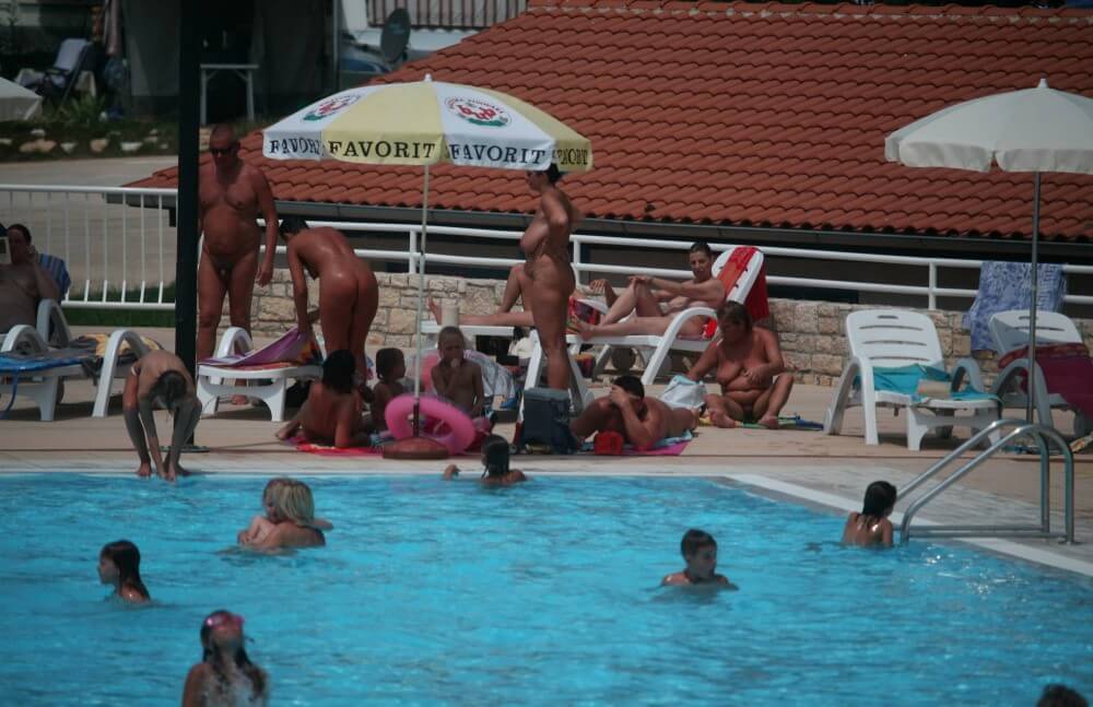 Naturist Pool Observation pics - Nature fills naturists and nudists with energy and inspiration