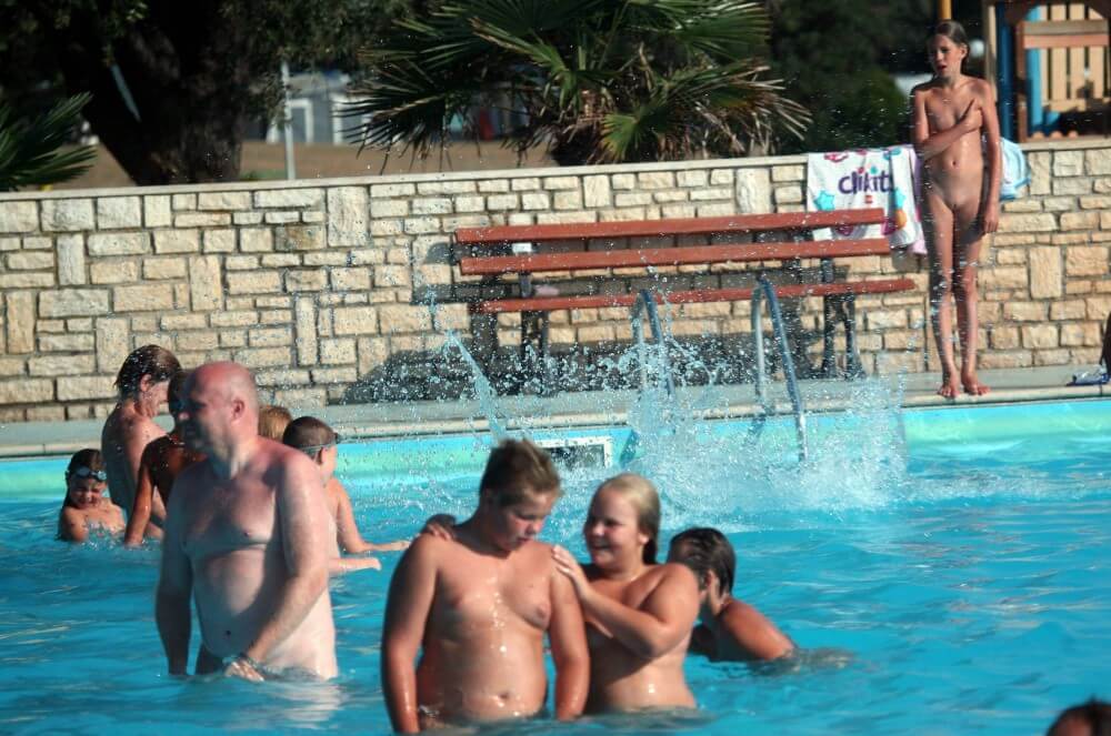 Naturist Pool Girls Profile pics - The True Golden Age of Naturism