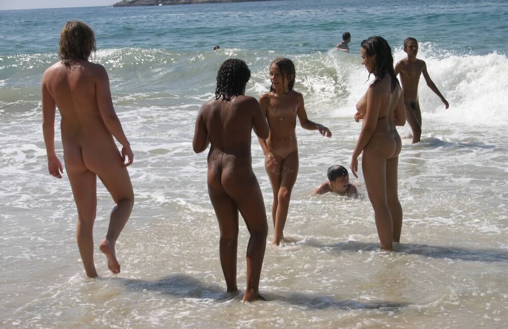 Brazils Water Refreshing pics - Self-confidence helps naturists achieve their goals