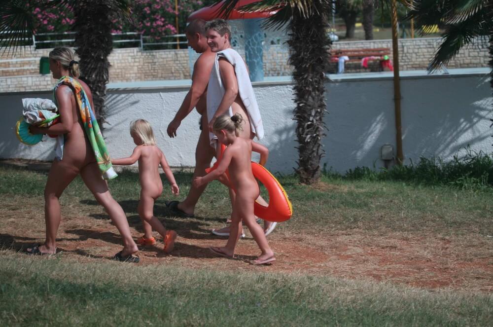Naturist Family Movement pics - People who participate in nude recreation seek psychological comfort