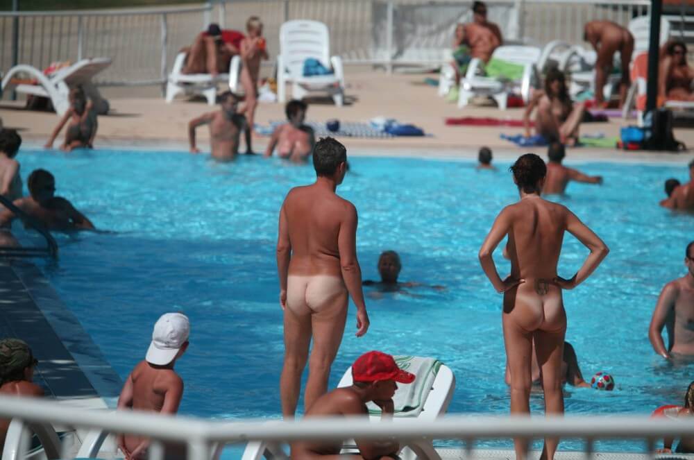 Pool-Shore Group Exercise - The desire to appreciate the beauty of the human body