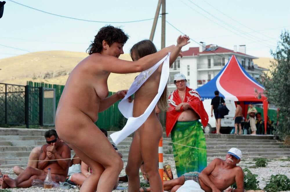 Presenting Mini Awards photos - What the Concept of Naturist Recreation Entails