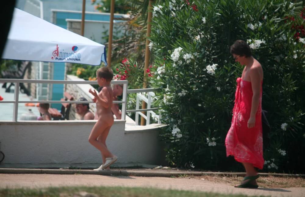 Naturist Pool Walkaround pics - The Lifestyle of Naturism Supporters