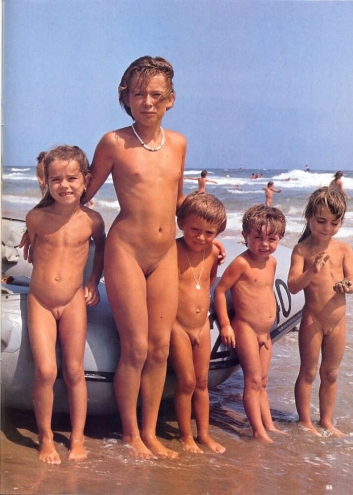 Jung und Frei Nr 2 - Nudity helps you understand yourself and respect others