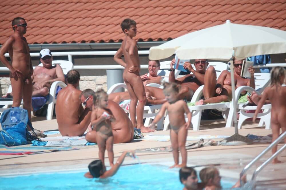 Pool Camping Sides gallery - Naturists believe in themselves and their potential