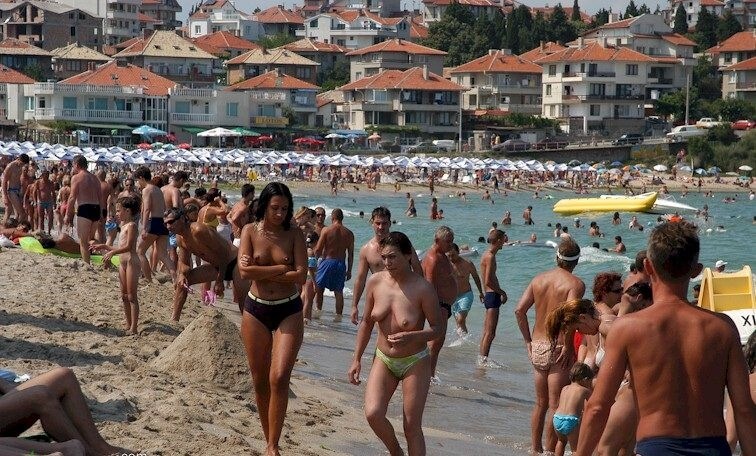 Enature - resort in solar Bulgaria - Nudity is an expression of natural beauty and harmony