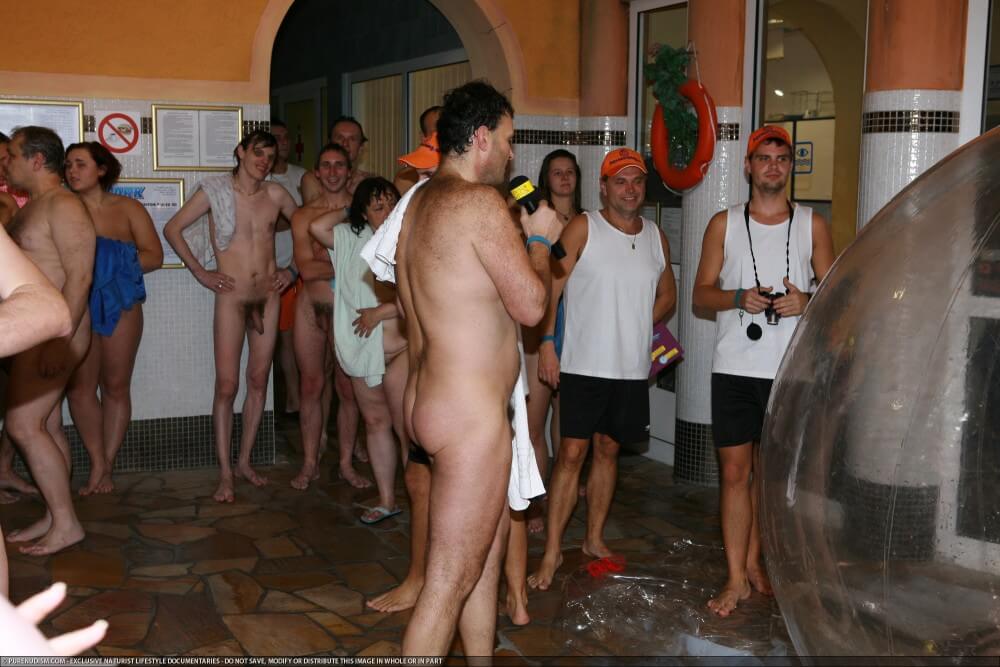 Naturism photo gallery # 56 - Nudity is only possible among people