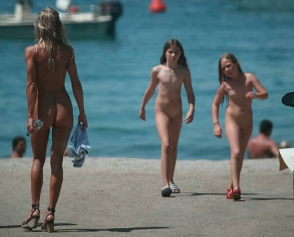 The nudism country photos - Looking at the sun and my own naked body