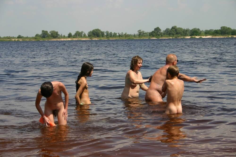 Kiev Water-Front Bathing pics - Naturism as a lifestyle