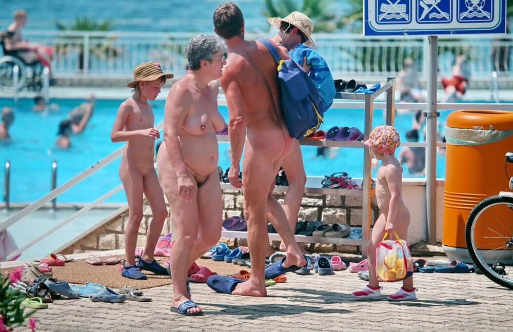 Family Poolside Grouping pics - Spectators are permitted to be naked