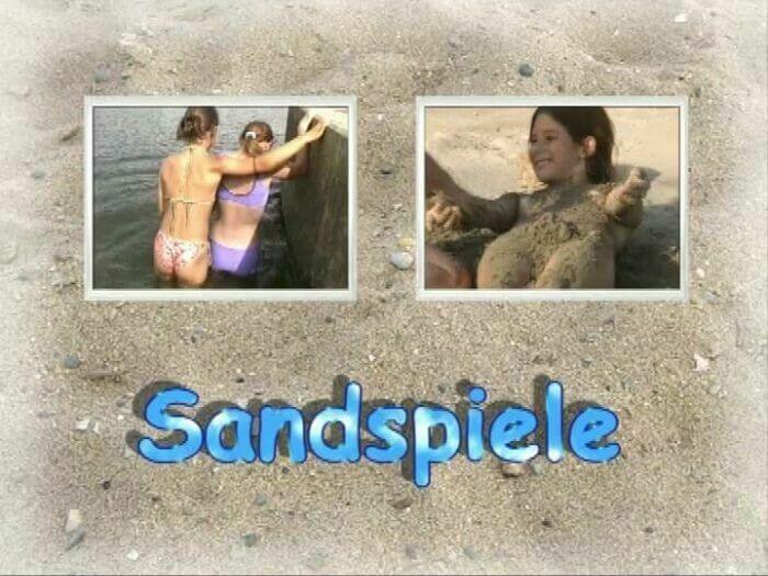 Naturistin: Sandspiele - Nudism fosters trust and mutual understanding