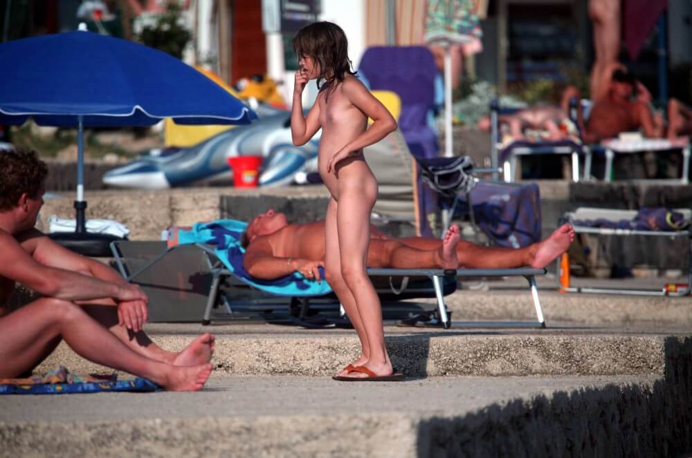 Girl Walk to Nudist Shower pics - Freedom as the core principle of naturism