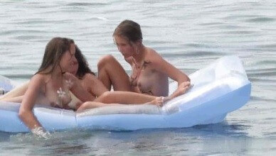 Body Art Nudist Beach 2 video Full HD - Wearing less clothing is fashionable