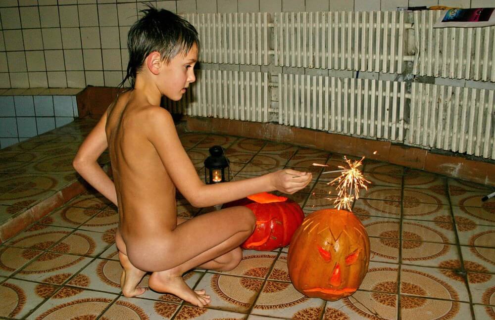 Naturism photo gallery # 20 - Nudism promotes psychological and physical well-being