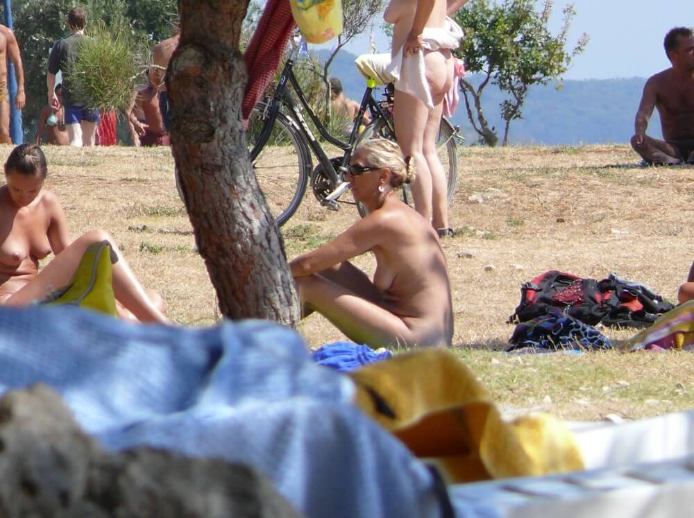 Ula FKK Shore Perspective pics - The idea of freedom and self-acceptance, as embodied by Adam and Eve, is important