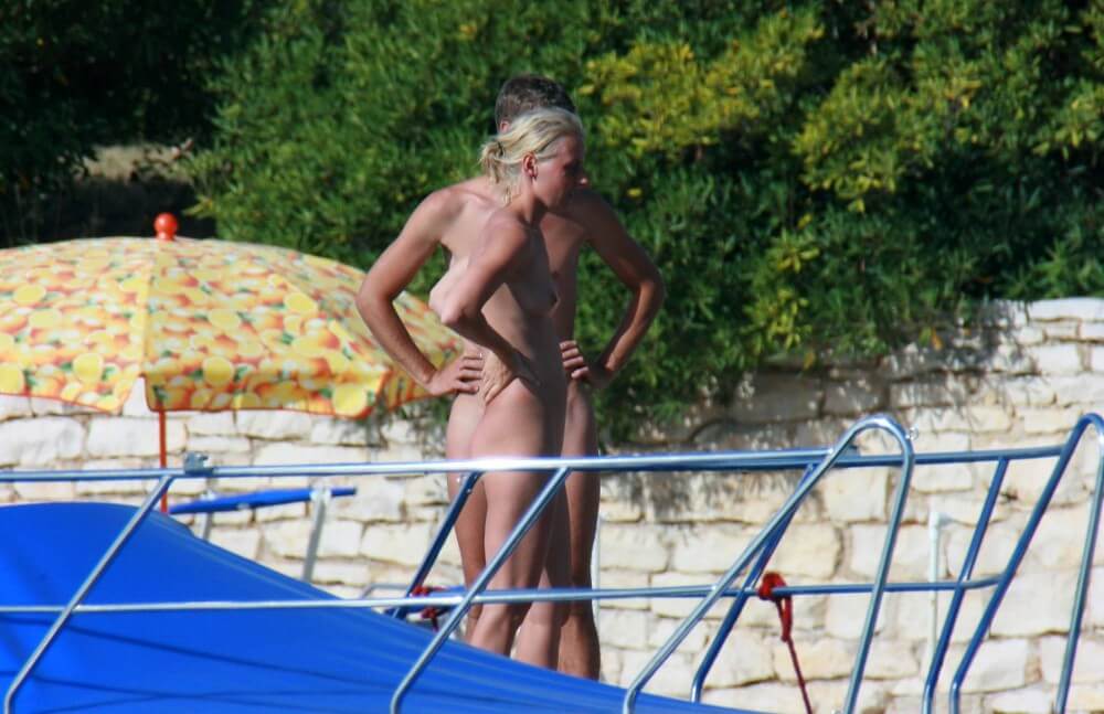 Casual Beachside Strolling pics - Naturism and nudism help you overcome your fears