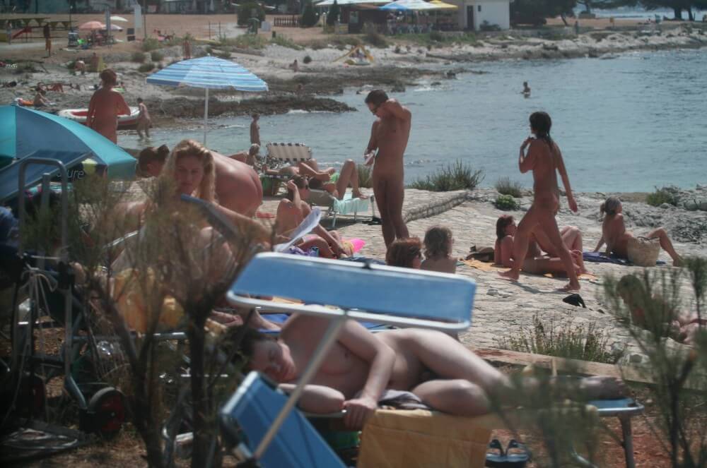 Nuda Beach Wide Outlook pics - Freedom of choice allows one to be oneself and to be a naturist