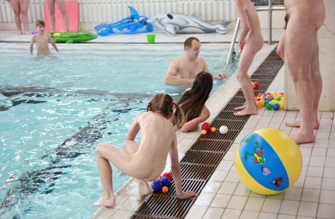 Nude family in the pool photos - Nudism is based on sincerity