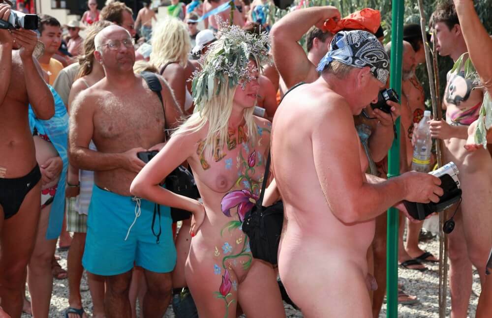 Neptune Painting Couple pics - The naked body as a reflection of inner beauty