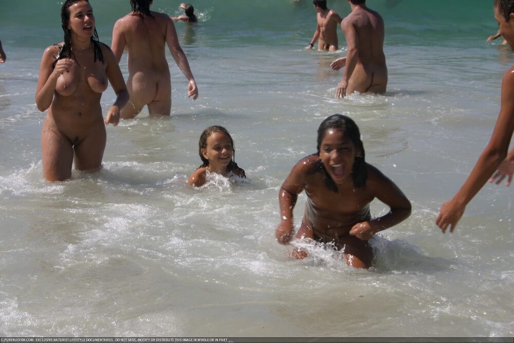 Brazil naturism photo set 4 - Nudity is seen as a natural and beautiful aspect of life